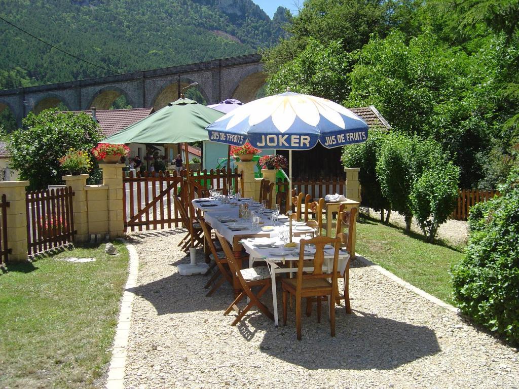 Aux Quatre Saisons Axat Bed & Breakfast ภายนอก รูปภาพ