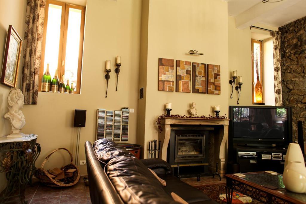 Aux Quatre Saisons Axat Bed & Breakfast ภายนอก รูปภาพ